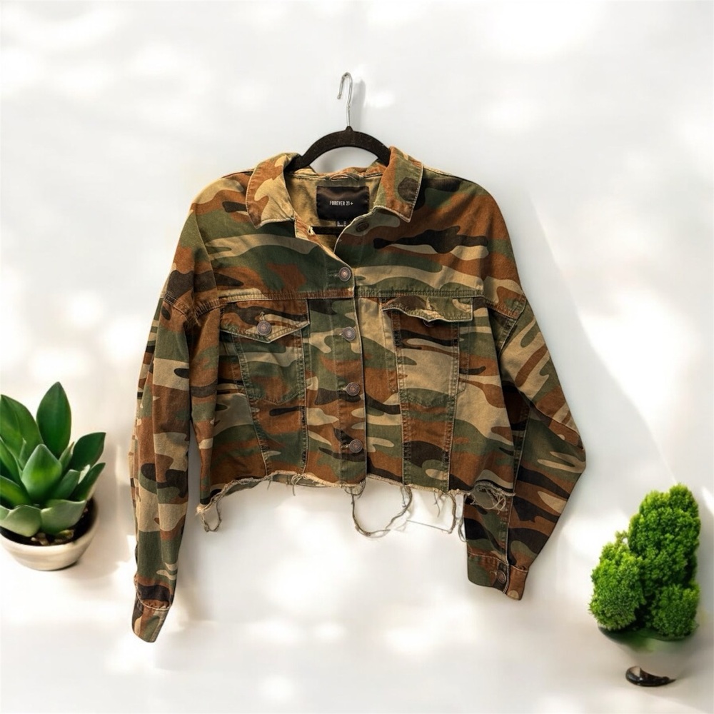 Forever 21 Camo Cropped Denim Jacket Size 0X